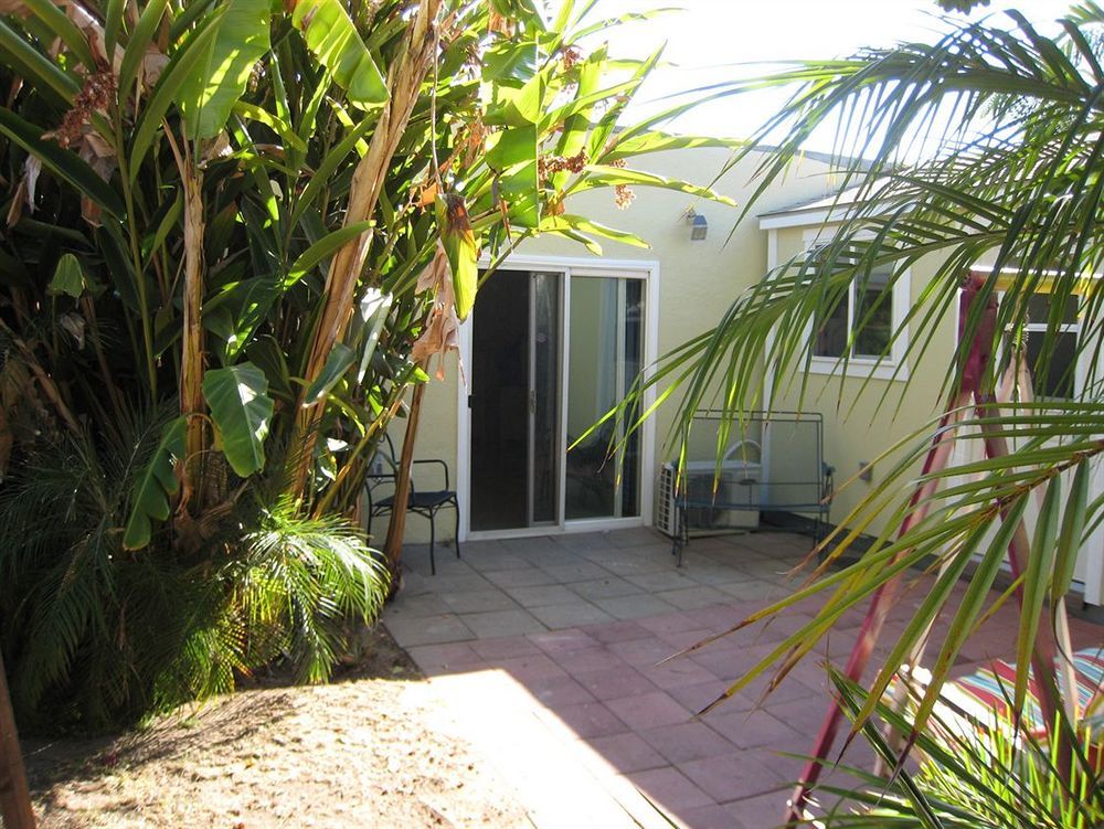 Cinema Suites Bed & Breakfast Hsr19-19-001050 Los Angeles Exterior photo